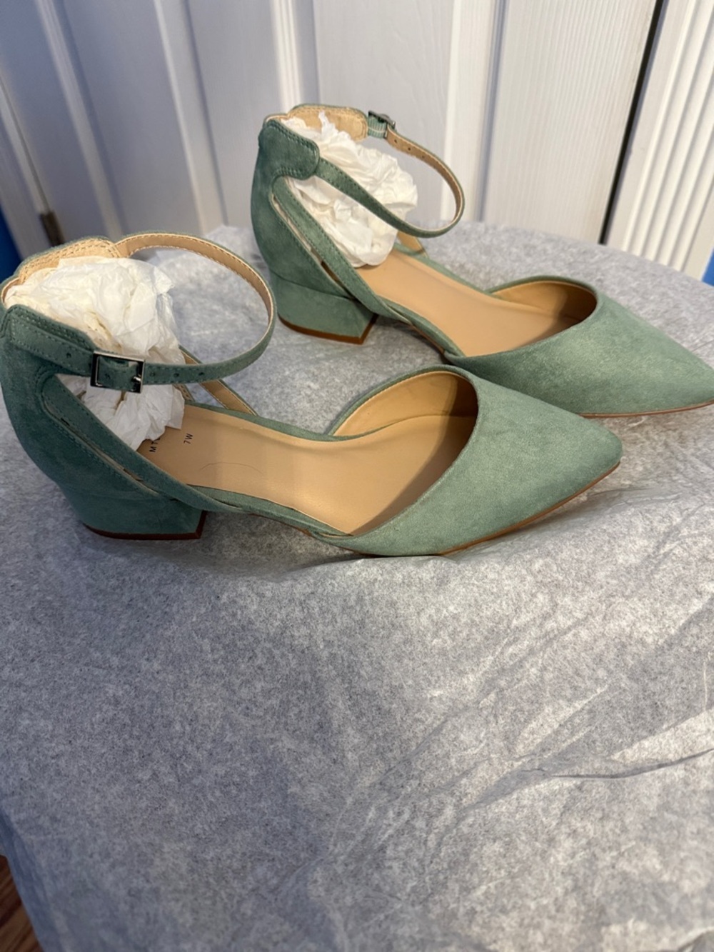 Classic MTL 1980 Women's Ankle-Strap Pointed Toe with 1”block heel in Sage Green - Picture 2 of 6